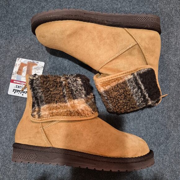 NEW MUK LUKS Women's Clover Fashion Boot, Tan size 6 - Picture 2 of 8